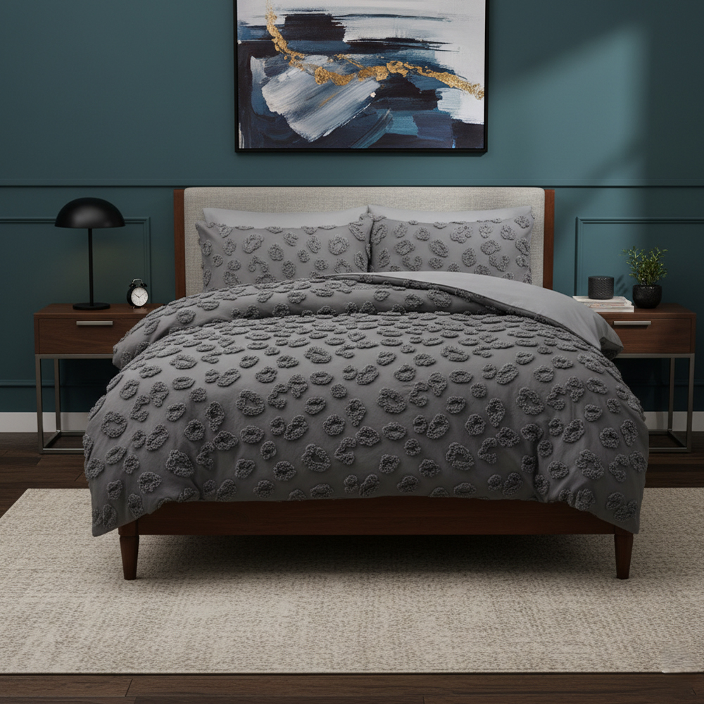 Set di biancheria da letto con piumino ricamato in ciniglia leopardata trapuntata Nala