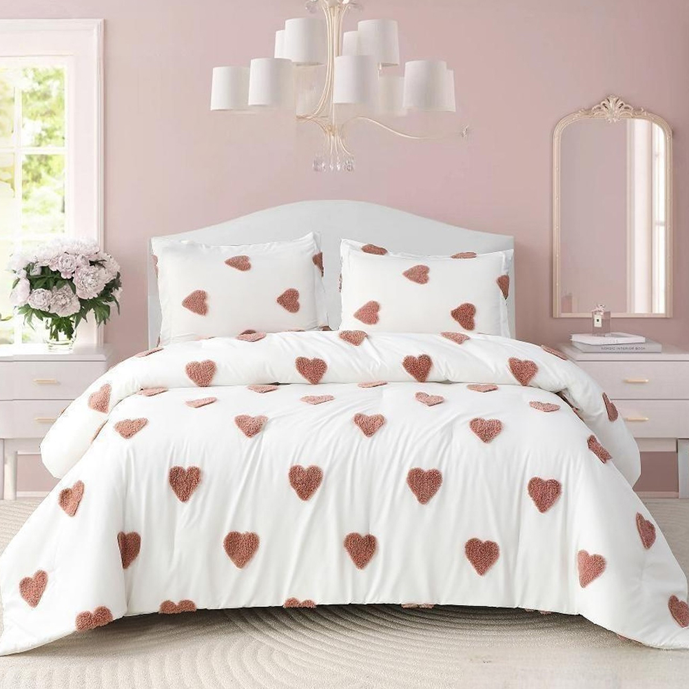 Set copripiumino con ricamo in ciniglia trapuntata a cuore Talulah, set di biancheria da letto