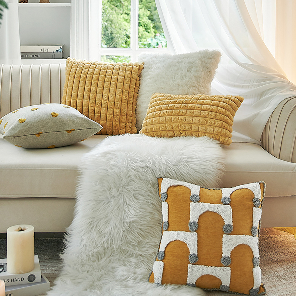 Cuscino decorativo invernale giallo ocra