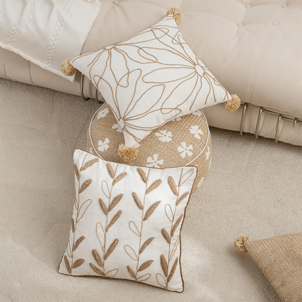 Cuscino decorativo con ricamo in corda floreale