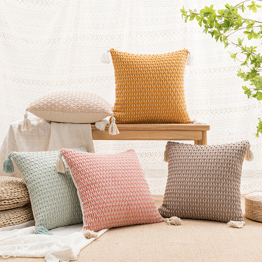 Cuscino decorativo con nappa intrecciata intrecciata